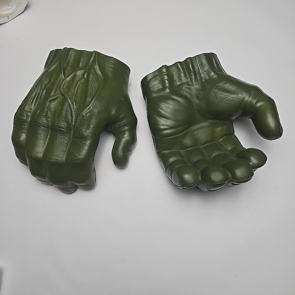 Marvel Hasbro Avengers Incredible Hulk Hands Open Grip Green Foam Gloves Toy